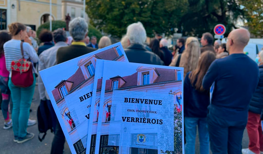 Nouveaux arrivants - Accueil devant la Mairie