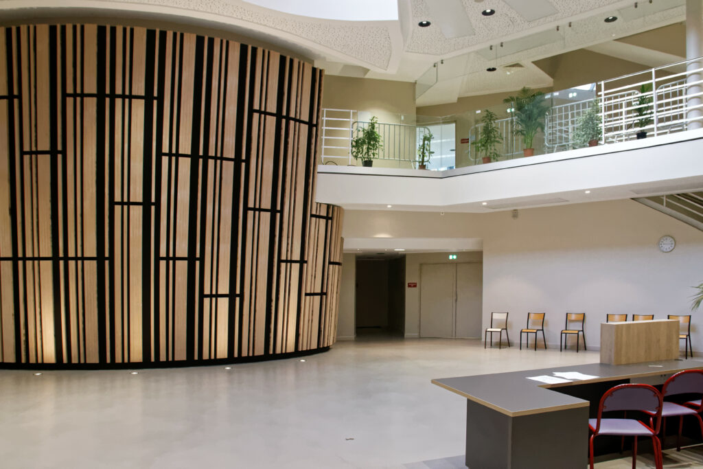 Hall d'accueil du Conservatoire à Rayonnement Intercommunal de Verrières-le-Buisson 